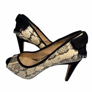 Antonio Melani Snakeskin Peep Toe Pumps W/Bow Accent Sz 9.5